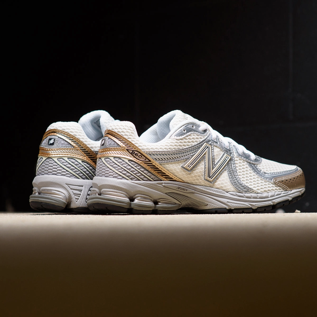 New Balance 860v2 - Sea Salt/Gold Metallic