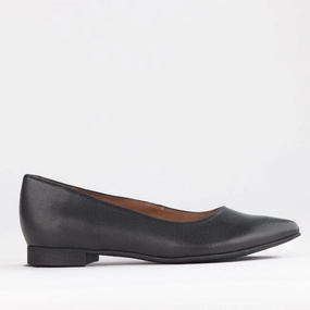 Pointy pump in black - 12713