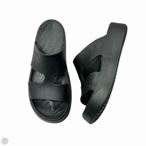 Sandals Heels Platform By Crocs In Black, Size: 10